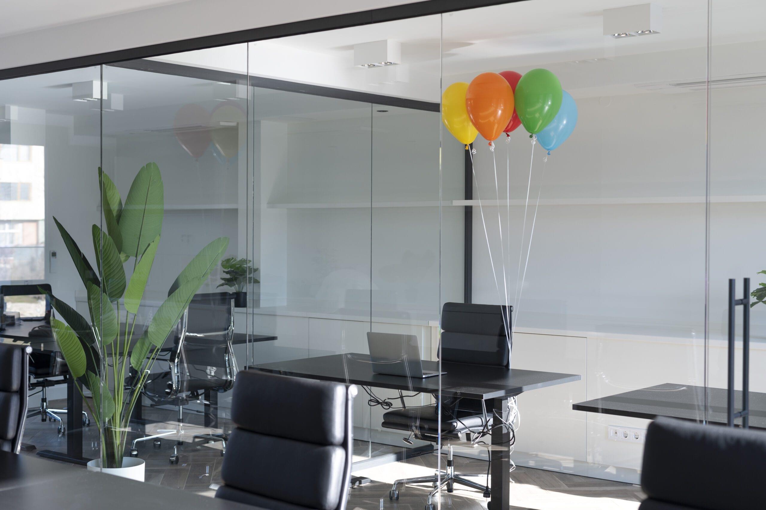 Frosted Glass: Uses, Manufacturing, Benefits & Disadvantages